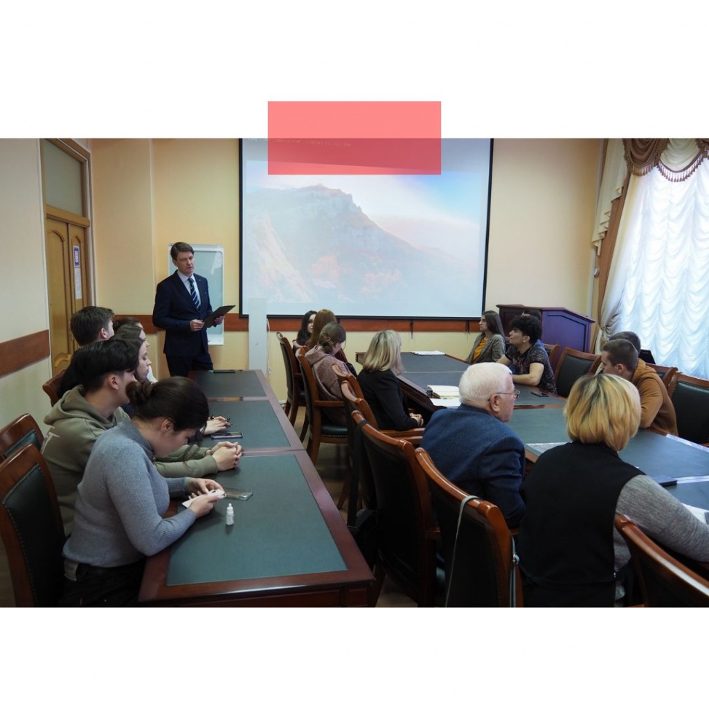 В Президентской академии состоялся круглый стол, посвящённый Дню воссоединения Крыма с Россией