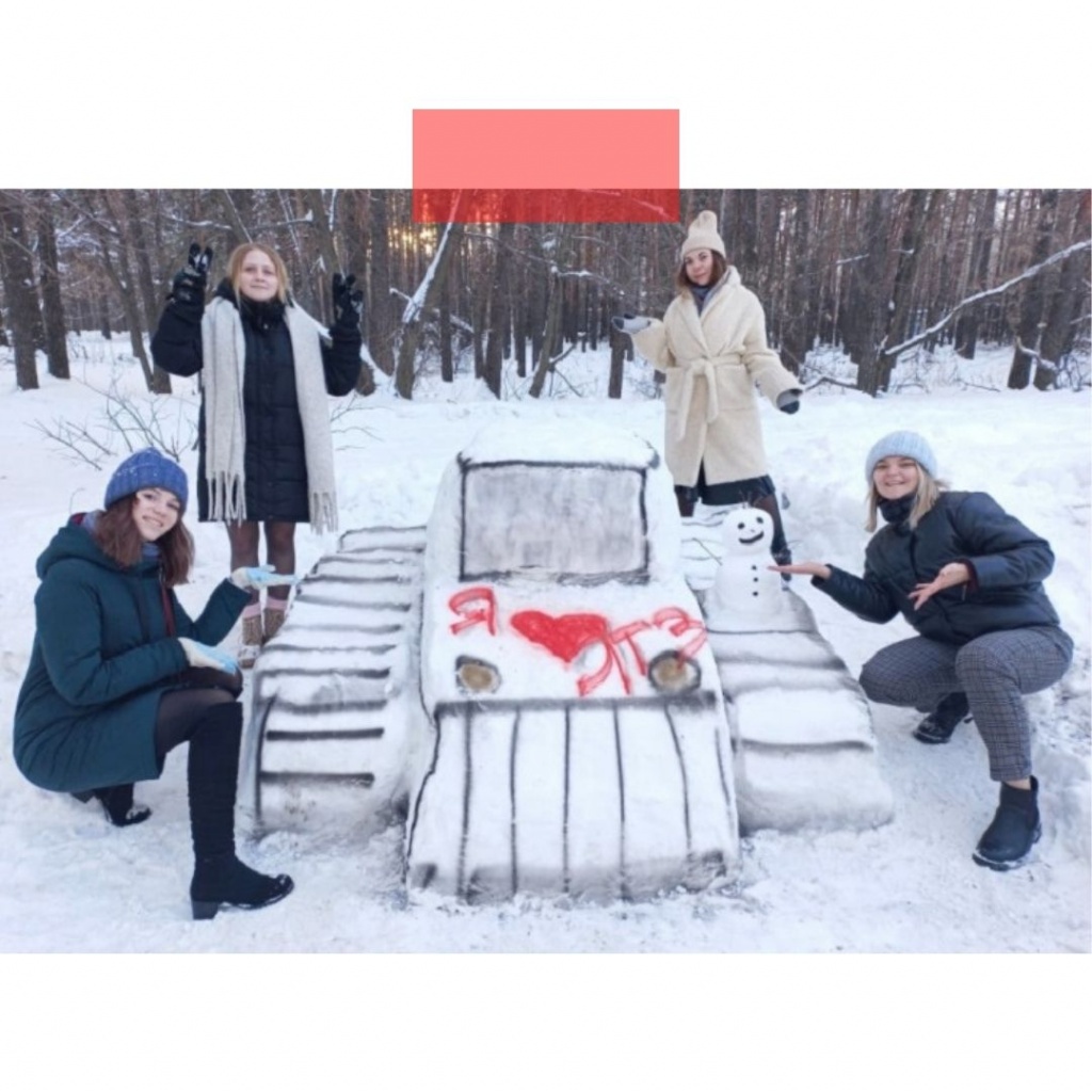Танк, снеговики и печка с колобком: в Липецке выберут лучшую снежную фигуру