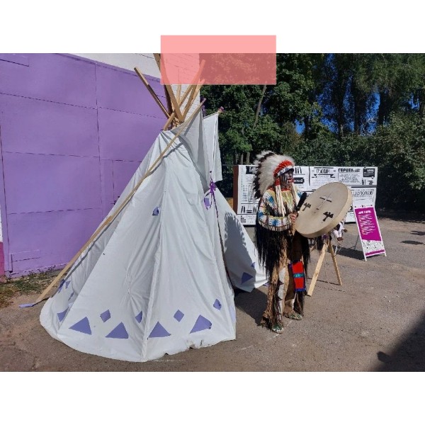 На арт-фестивале в Липецке построили индейский вигвам