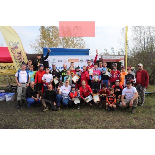 Любители горного велосипеда завершили сезон велокроссом в Студёновском карьере